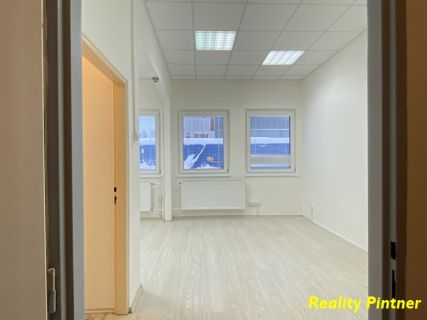 PRONÁJEM kanceláře 30 m2 s archivem a parkováním  v Příbrami V - Zdaboři